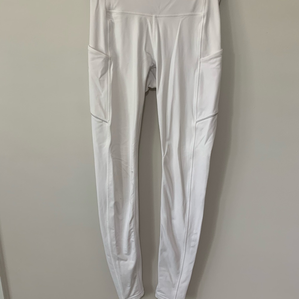 White lululemon leggings